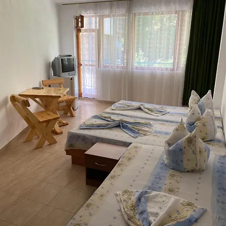 ゲストハウス уют 3*